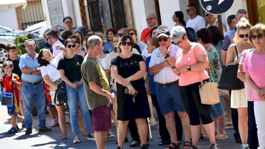 Silencio en Las Pedroñeras tras el asesinato de una mujer y sus dos hijos: "Vivimos una situación de emergencia nacional"