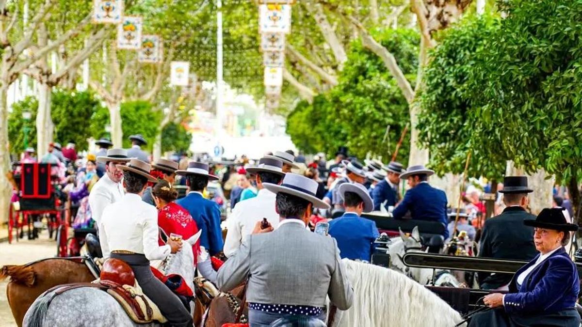 Sevilla acoge la presentación de la revista 'Cuaderno de Primavera', dedicada a la Feria de Abril y su universo cultural