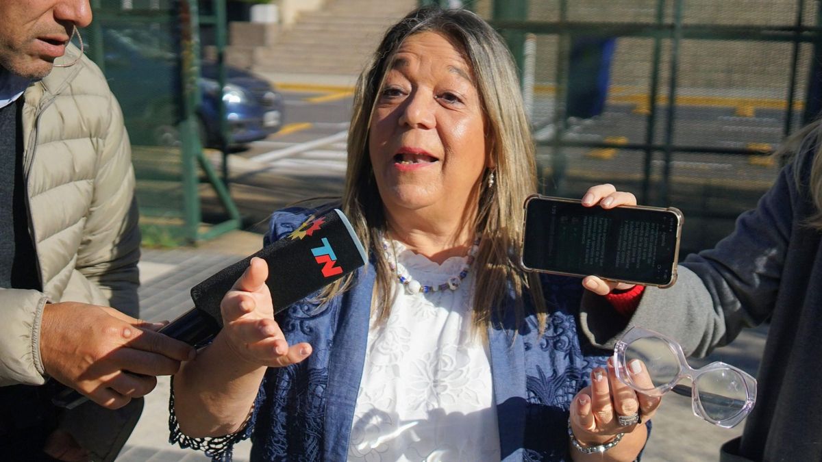 La escribana de Adorni se presentó otra vez en Comodoro Py y después dio detalles a la prensa: “Lo conozco hace 25 años"