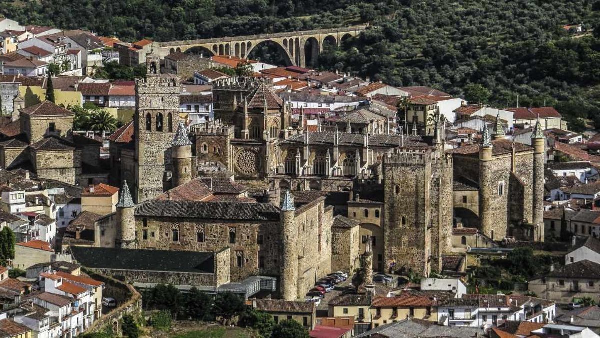 Románico, gótico y mudéjar: viaje por la historia del arte en este pueblo de Extremadura de apenas 1.700 habitantes