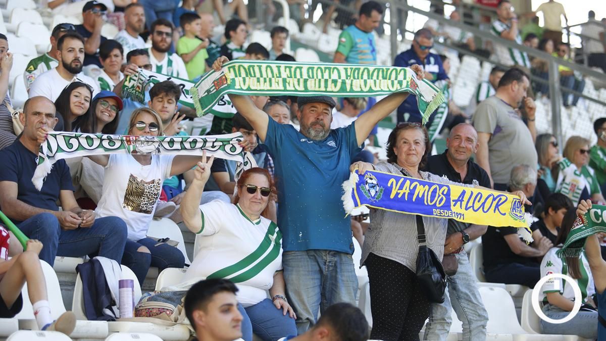 Grada Blanquiverde del partido entre el Córdoba CF y AD Alcorcón