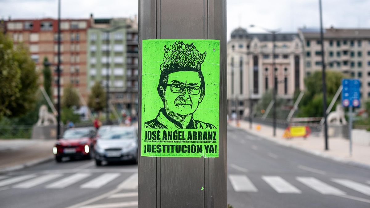 Aparecen carteles en la provincia de León que piden la dimisión de Quiñones y del Director General de Política Forestal