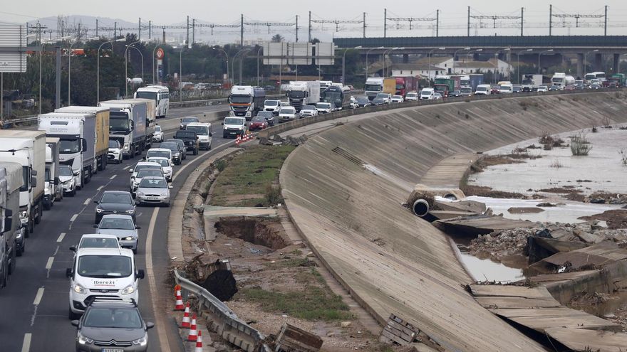 Las carreteras de València, una ratonera a los nueve días de la catástrofe