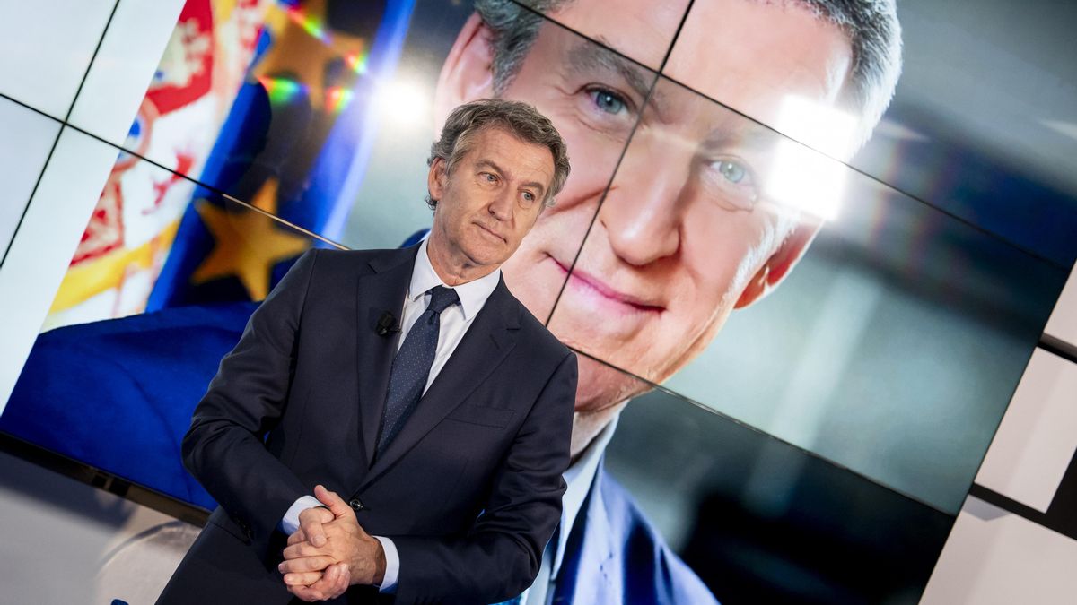 Feijóo piensa en su próxima frase genial.