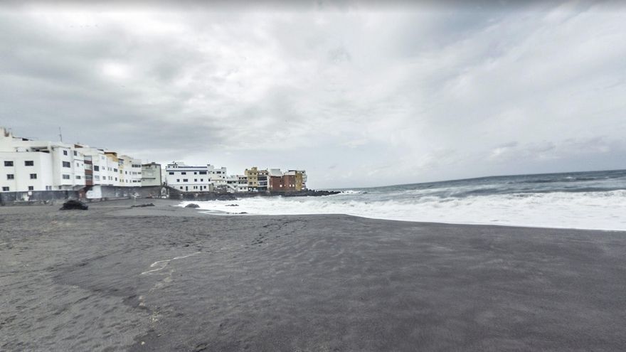 La tinerfeña playa de Punta Brava, cerrada al baño por "alteraciones de sus parámetros biológicos"