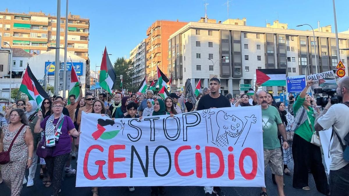 Miles de personas se congregan en Madrid para pedir el fin del genocidio de Israel sobre Gaza.