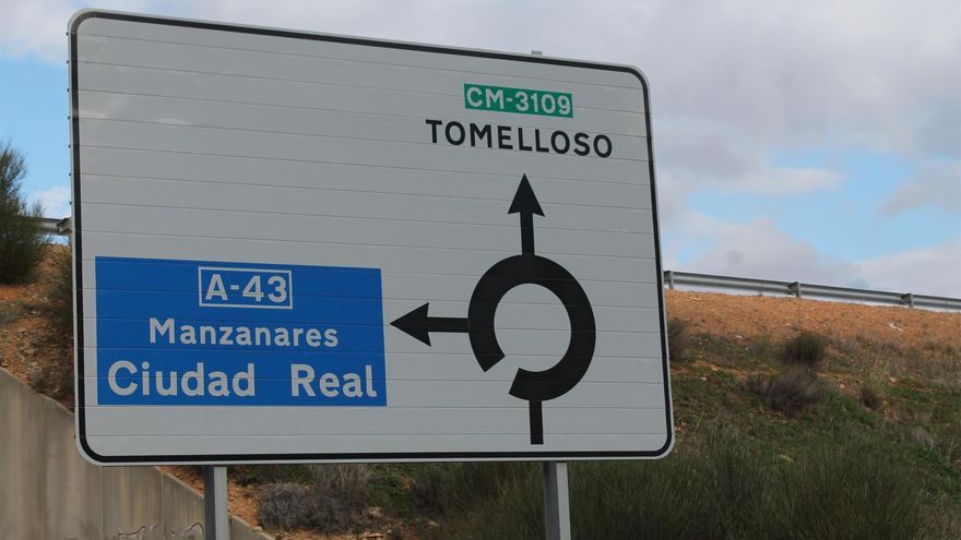 Muere un hombre de 76 años tras ser atropellado en la A-43 a la altura de Manzanares