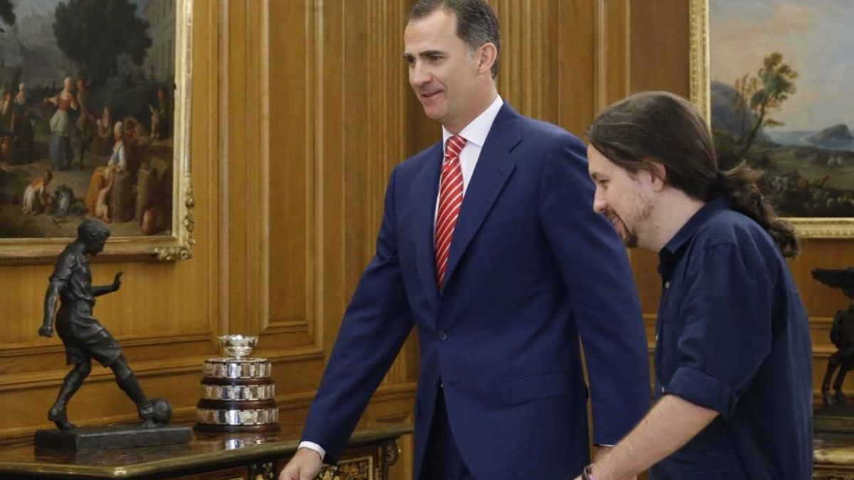 Pablo Iglesias y Felipe VI, minutos antes de una reunión en La Zarzuela.