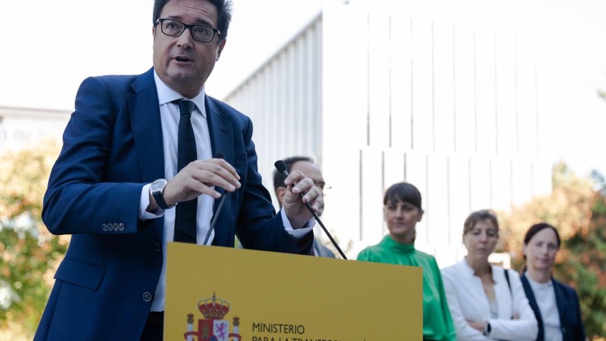 Archivo - El ministro para la Transformación Digital y de la Función Pública, Óscar López,  durante el acto de toma de posesión de los altos cargos del Ministerio para la Transformación Digital y de la Función Pública, en la sede del Ministerio, a 27 de s