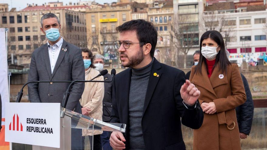 El vicepresidente del Govern, Pere Aragonés, el conseller Bernat Solé, y la cabeza de lista de ERC por Lleida, Marta Vilalta, en un acto de campaña.