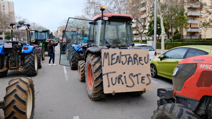 Polémica por la ley que abre las puertas del campo balear al turismo: "Los payeses acabarán haciendo de camareros"