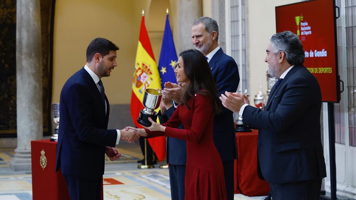Gandia recibe nuevamente el Premio Nacional de Deportes que el alcalde brinda al esfuerzo de los clubes locales
