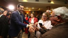 Juanma Moreno dice que Vox es un "melón sin catar que puede saber a pepino" y llama a "concentrar el voto" en PP