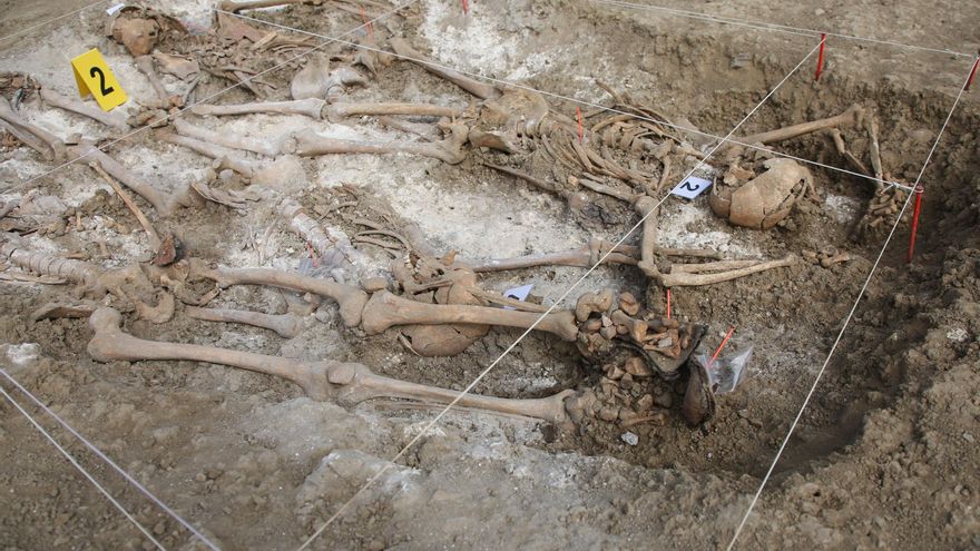 Identificados los restos de otros dos ferroviarios asesinados por el franquismo en Navarra