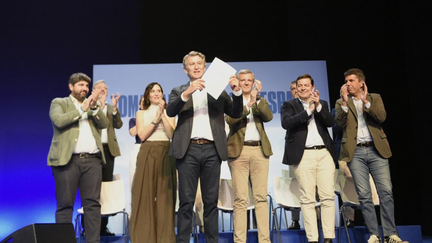 El presidente del Partido Popular, Alberto Núñez Feijóo, durante la clausura del acto de presentación de la ‘Declaración de la Región de Murcia’, en el Teatro Circo de Murcia, a 28 de septiembre de 2025, en Murcia (España).