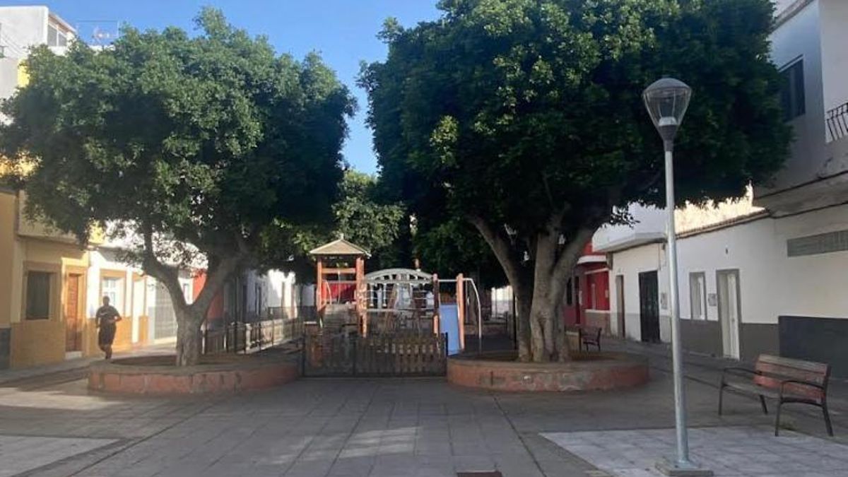 Arucas continúa con las obras de mejora de las zonas infantiles de los parques