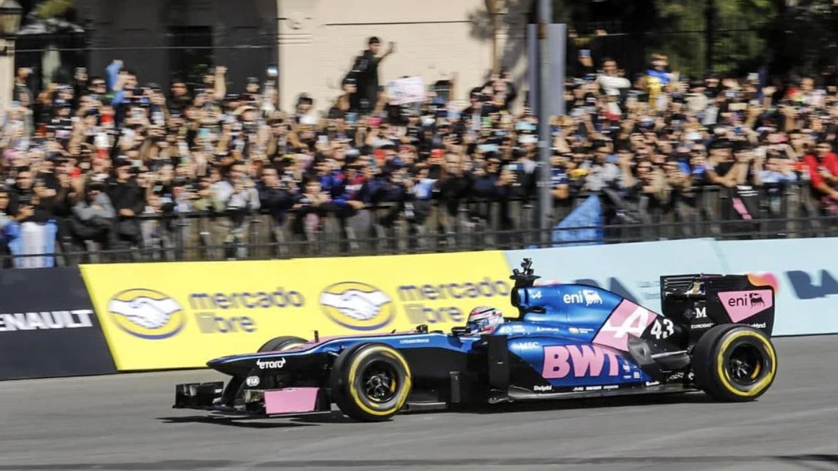 Colapinto giró en Buenos Aires por última vez con el Lotus E20.