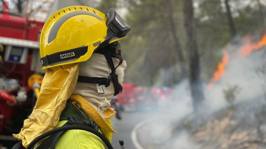 Una desbrozadora usada por operarios de un plan de empleo de la Generalitat, posible origen del incendio de Castellón