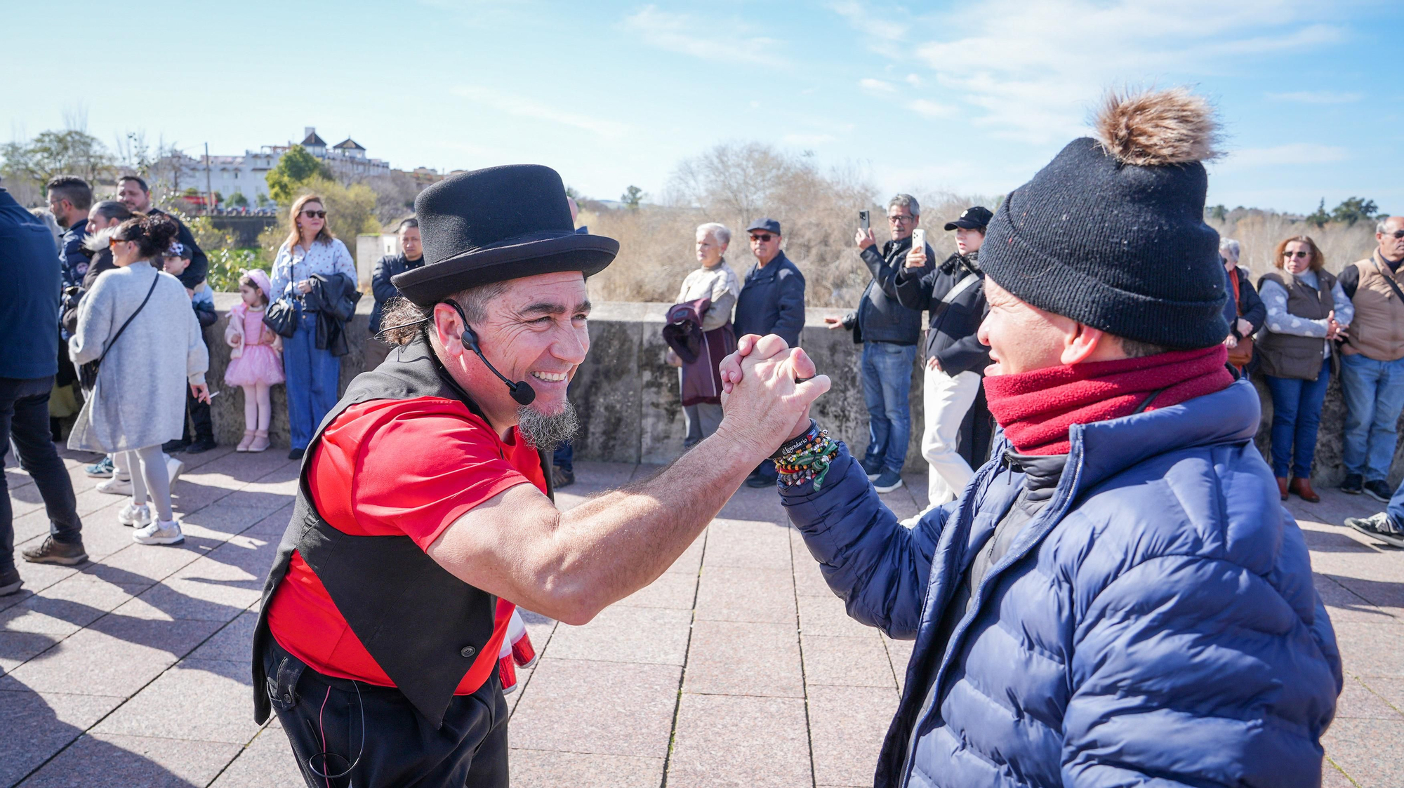 Pasacalles de Carnaval en el Puente Romano