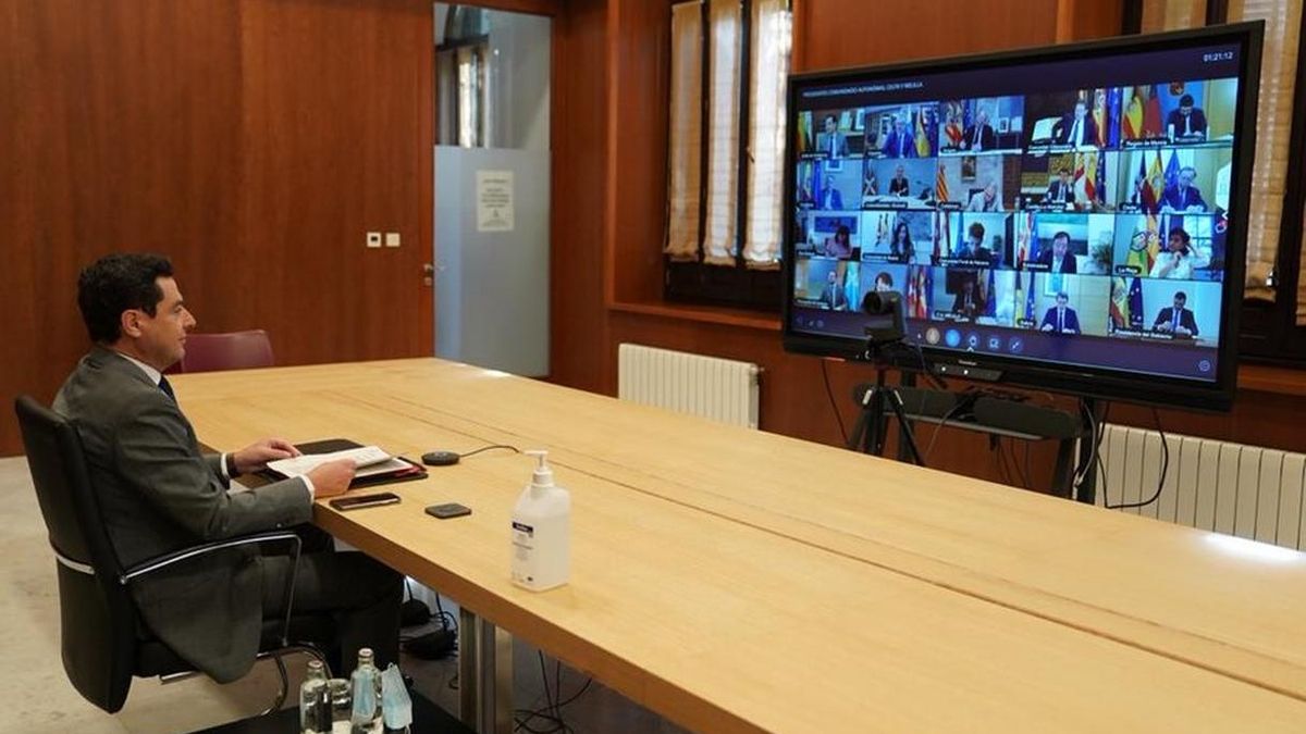 Moreno se queja ante Sánchez por el daño turístico a Málaga y Granada y pide rebajar el IVA de mascarillas