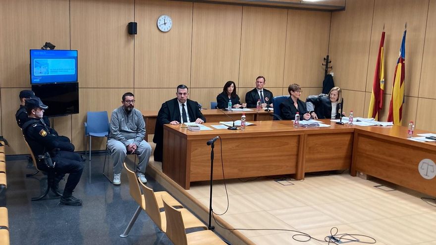 El parricida de Sueca confiesa que asesinó a su hijo de 11 años: "Lo cogí del cuello y le clavé el cuchillo varias veces"