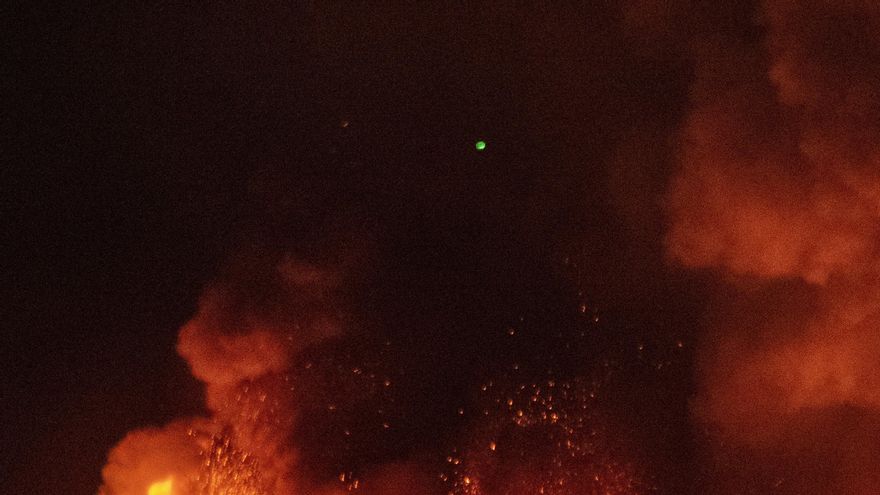 La nueva boca del volcán de La Palma reduce su actividad y solo expulsa ceniza