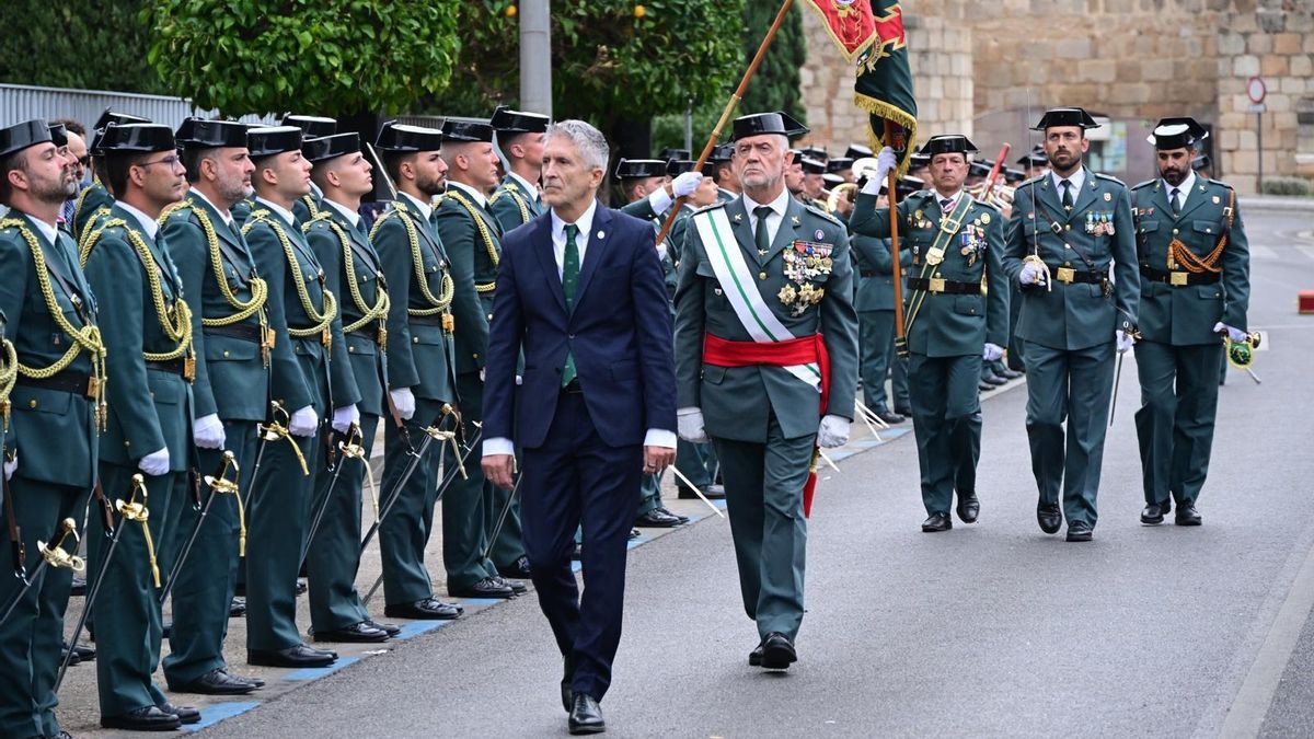 El ministro pasa revista a las compañías de la Benemérita en Mérida