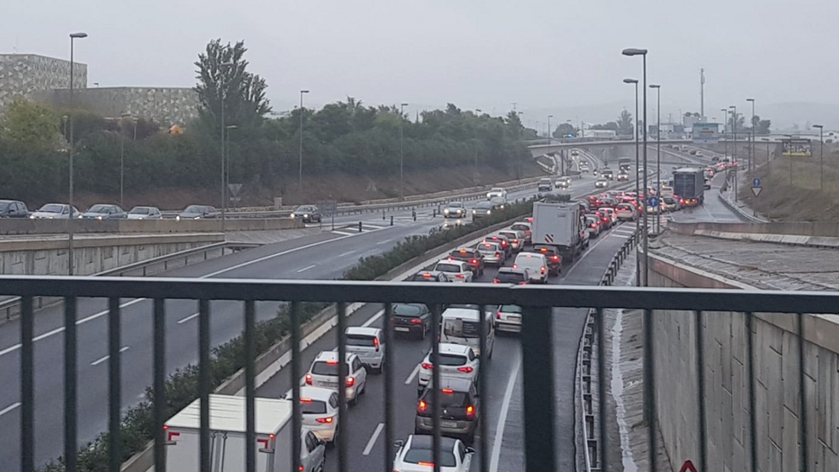 La lluvia y las obras provocan retenciones en la A-4 a su paso por Córdoba