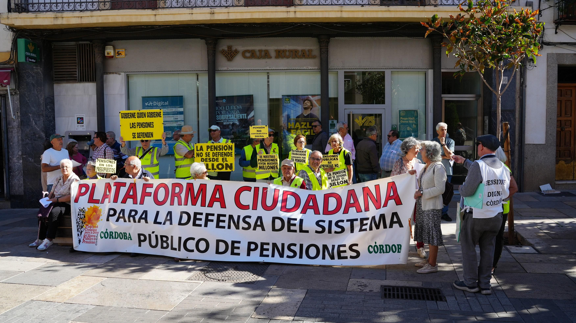 La Plataforma Ciudadana de Córdoba por las Pensiones se concentra frente al Ayuntamiento