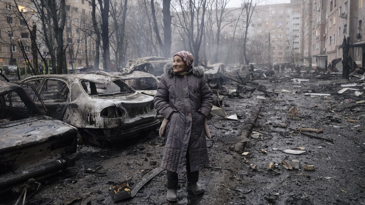 La UE todavía busca su sitio para frenar la guerra cuatro años después de la invasión de Ucrania por Rusia