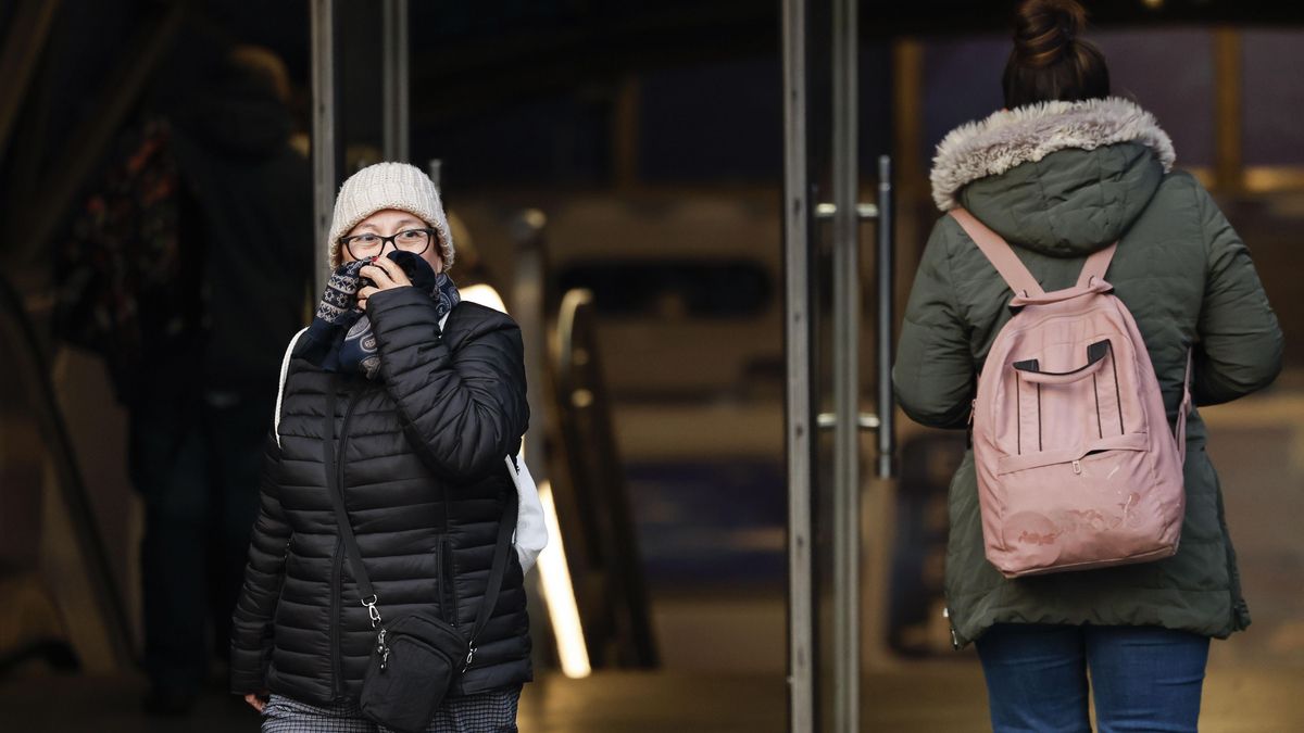 Diciembre irrumpe en Madrid con un frente de lluvias y un frío que empieza a apoderarse de toda la Comunidad