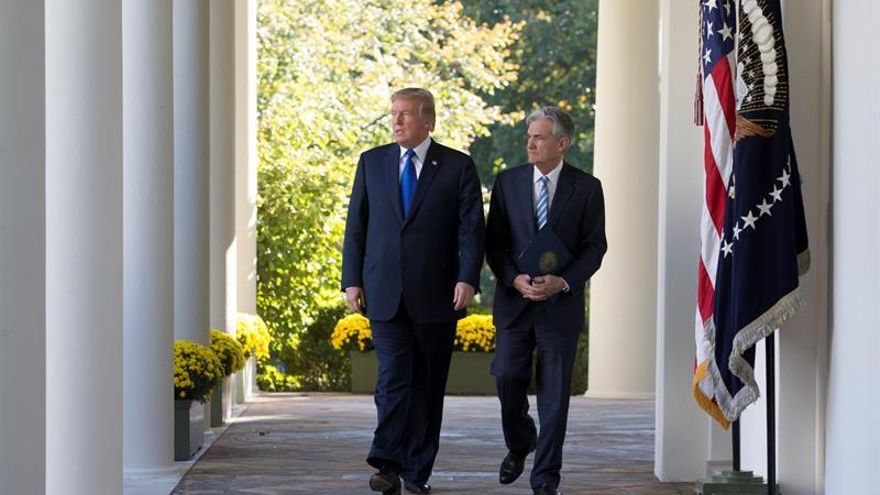 Trump redobla su ofensiva contra la Fed mientras la economía empieza a acusar los efectos de la guerra comercial