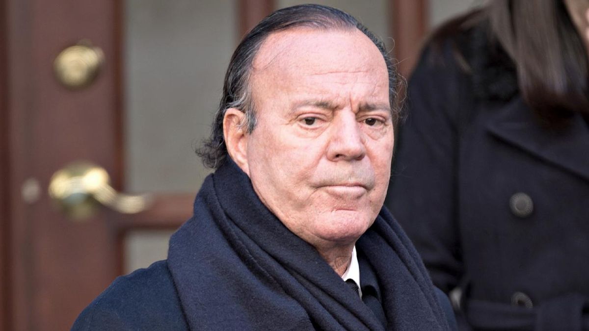 Julio Iglesias en el funeral de Oscar De La Renta en 2014