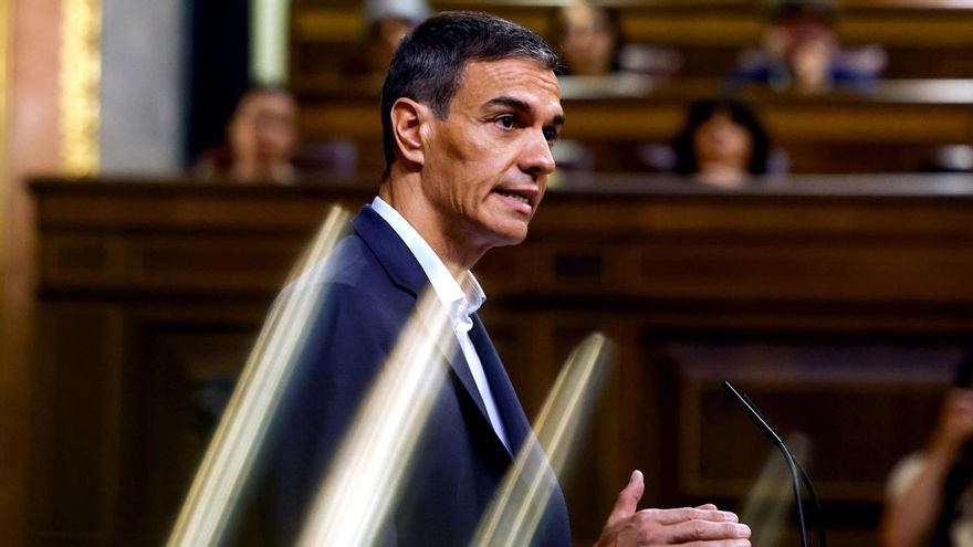 El presidente del Gobierno, Pedro Sánchez, interviene en la sesión de control al Gobierno en el Congreso de los Diputados celebrada este miércoles. EFE/J.J.Guillén