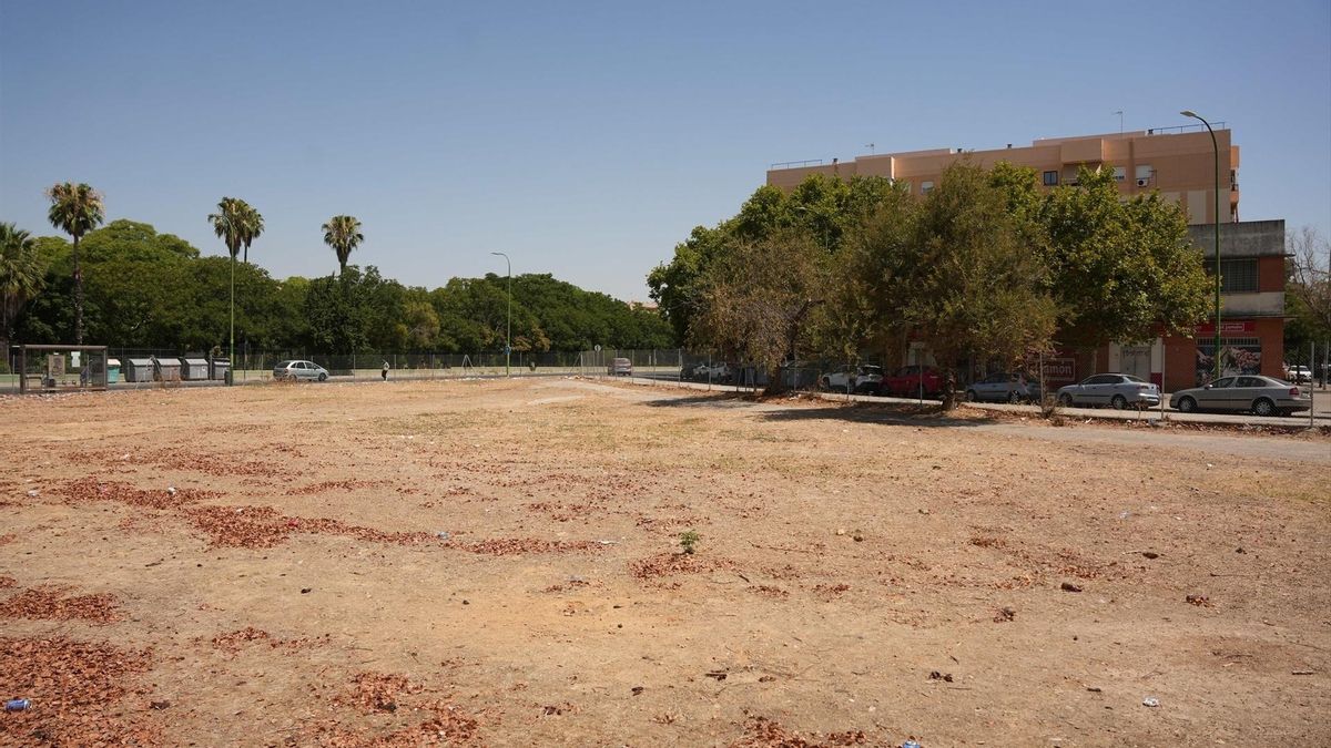 Solar junto al parque Celestino Mutis donde se levantará el centro cultural islámico de Sevilla.