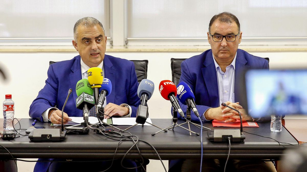 El consejero de Medio Ambiente, Roberto Media, informa de las novedades sobre la planta de biogÃ¡s en Hazas de Cesto.