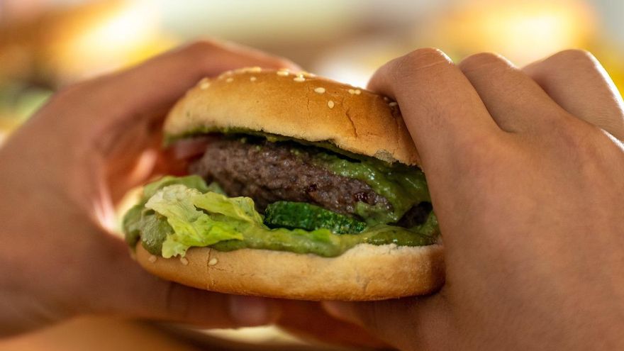 Si parece una hamburguesa y sabe cómo una hamburguesa es… un plato de guisantes y es bueno para tu salud