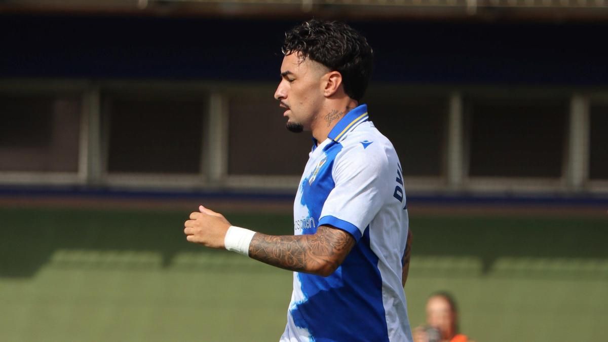 El Tenerife B logra la primera victoria canaria en Segunda Federación