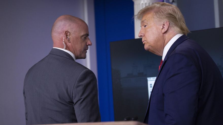Sacan a Trump de una rueda de prensa por un tiroteo junto a la Casa Blanca