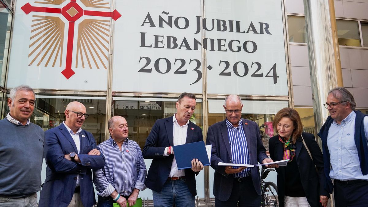 El consejero de Desarrollo Rural, Guillermo Blanco, presenta las estrategias LEADER para el nuevo periodo de la PAC junto a los presidentes de los Grupos de Acción Local