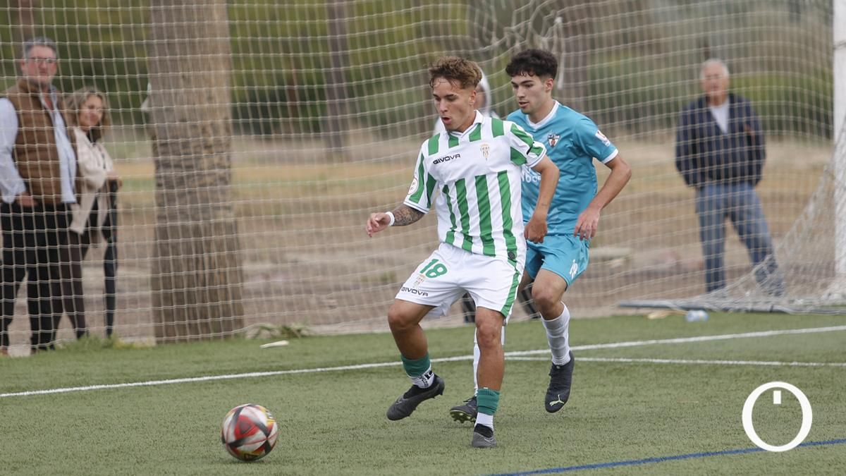 Lance de un partido del Córdoba B en la Ciudad Deportiva