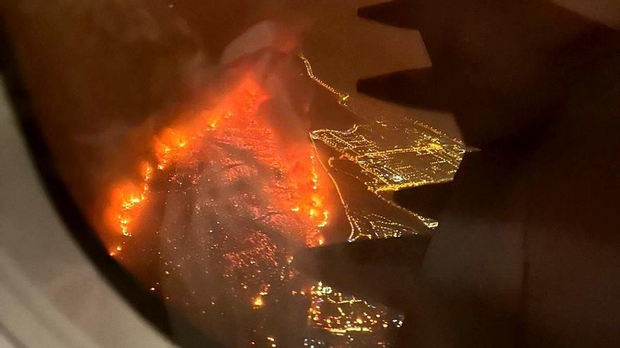 Amanecer de humo y cenizas en Madrid mientras el fuego abrasa a 30 kilómetros: "El incendio en Tres Cantos es un espejo"