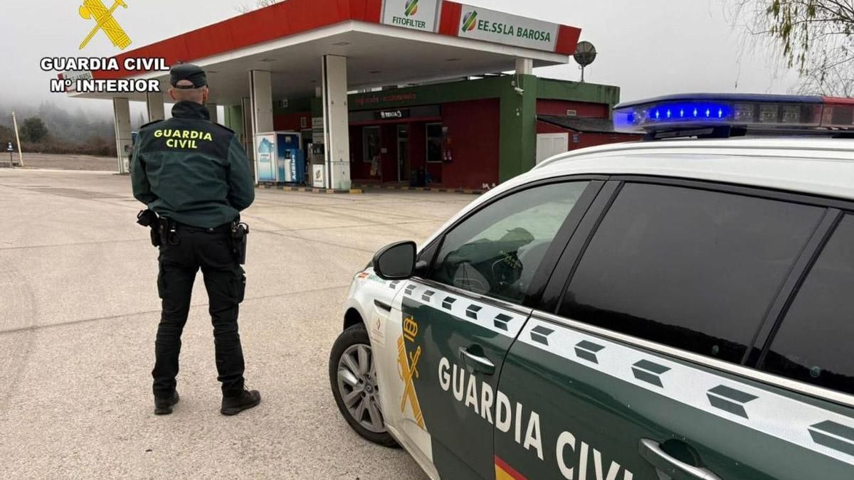La Guardia Civil desarticula un grupo criminal que atracó una gasolinera en Carucedo