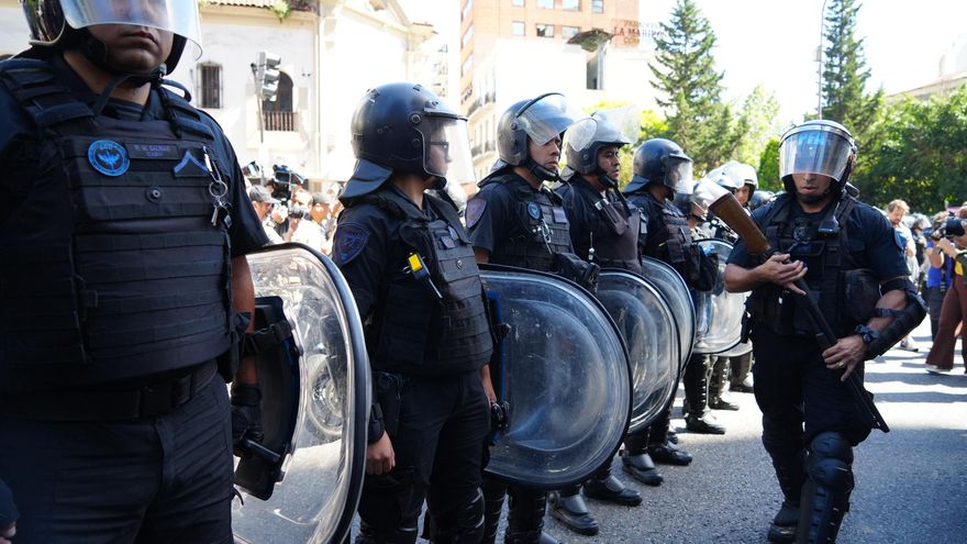 Bullrich habilita requisas de la Policía Federal en la vía pública sin orden judicial