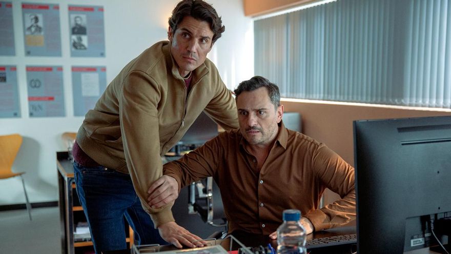 Prime Video lanza las primeras imágenes de 'Day One', su serie con Álex González y Asier Etxeandia, que tiene mes de estreno