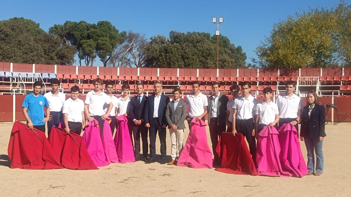 El Gobierno de Ayuso patrocina una escuela de tauromaquia: "Que nuestros niños conozcan la cultura de España"