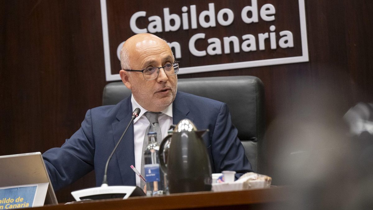 El presidente del Cabildo de Gran Canaria, Antonio Morales, en el pleno de la corporación insular este lunes.