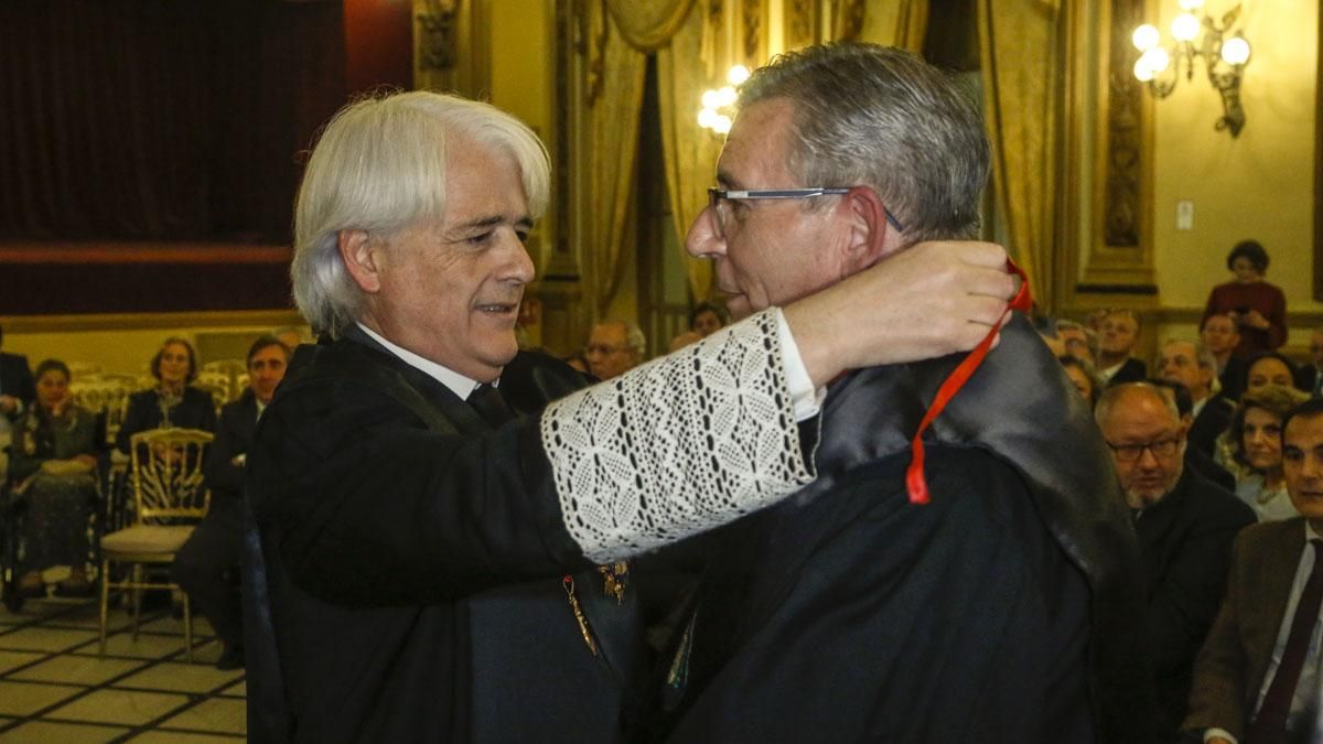 Imposición de la Medalla al Mérito en el Servicio de la Abogacía a José María Sánchez Aroca