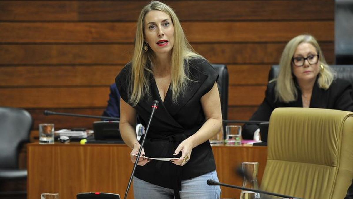 La presidenta de la Junta de Extremadura, María Guardiola, durante el pleno del pasado jueves