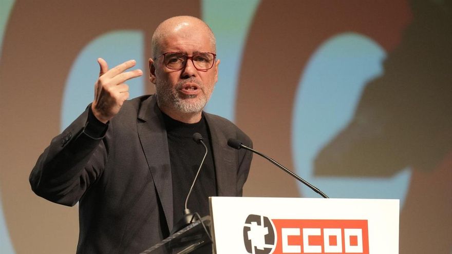 El secretario general de CCOO, Unai Sordo, participa en el acto "Todo empieza contigo, dena zurekin hasten da", a 17 de febrero de 2026, en Bilbao, País Vasco (España).